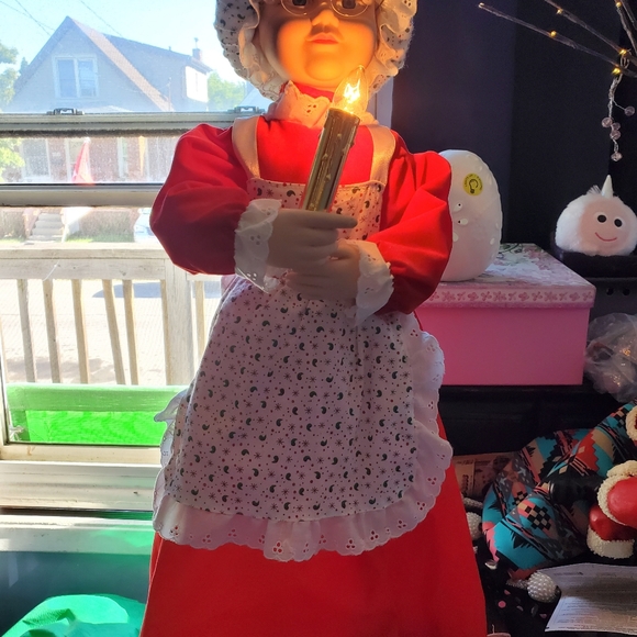 Santa and Mrs clause - Picture 2 of 4